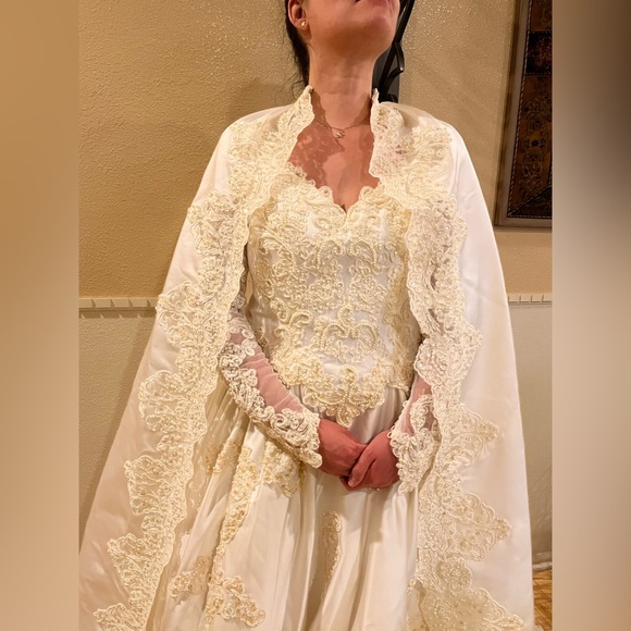 Wedding dress ivory satin w/ lace long sleeve, pearl beading & matching cape. S - Picture 4 of 17